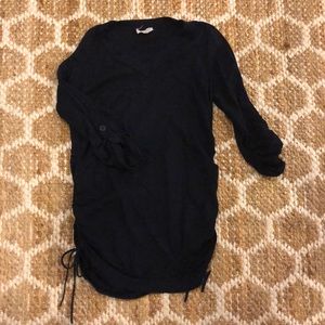 A Pea in a Pod 3/4 length v back sweater.